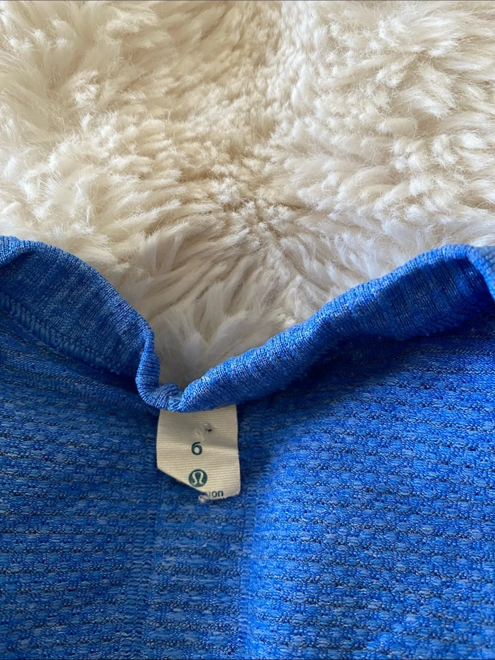 lululemon athletica 2 Workout Top - Size 6 - Picture 5 of 9